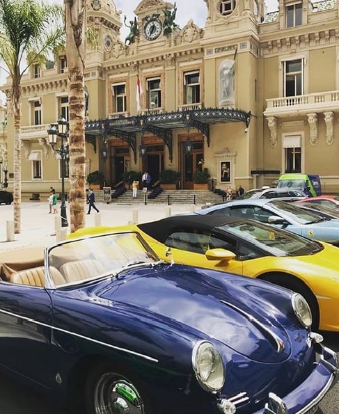 Casino de Monte Carlo Luxuswagen vor dem Gebäude