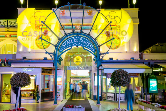 Monaco Casino Café de Paris: Die Fassade bei Nacht