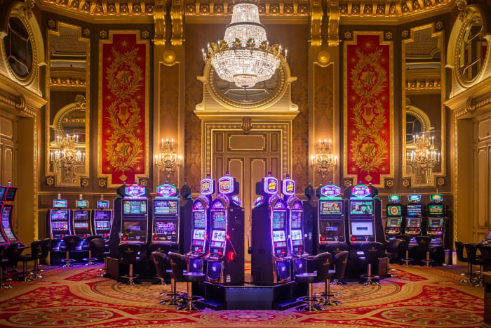 Casino de Monte-Carlo: Spielsaal alle des Amériques mit Spielautomaten