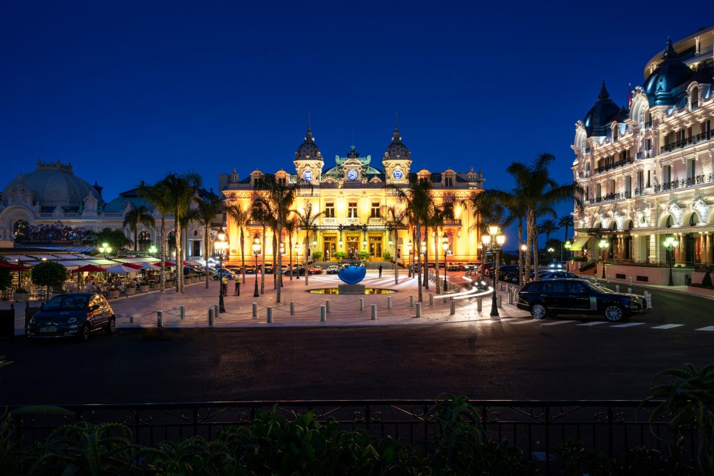 Monaco Casino: Place du Casino bei Nacht