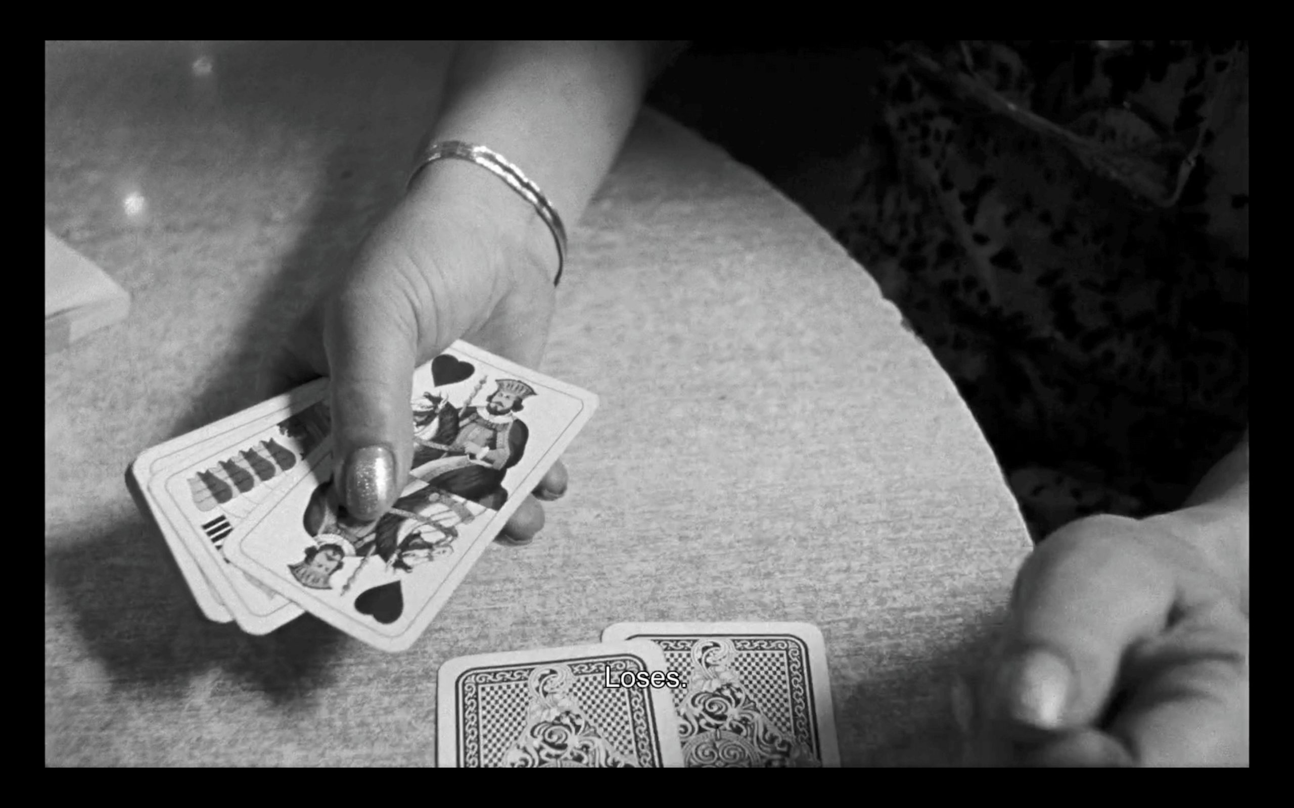Das Glücksspiel "Stoß" verwendet ein französisches Kartenspiel mit 32 Blatt (Quelle: Vento Film).