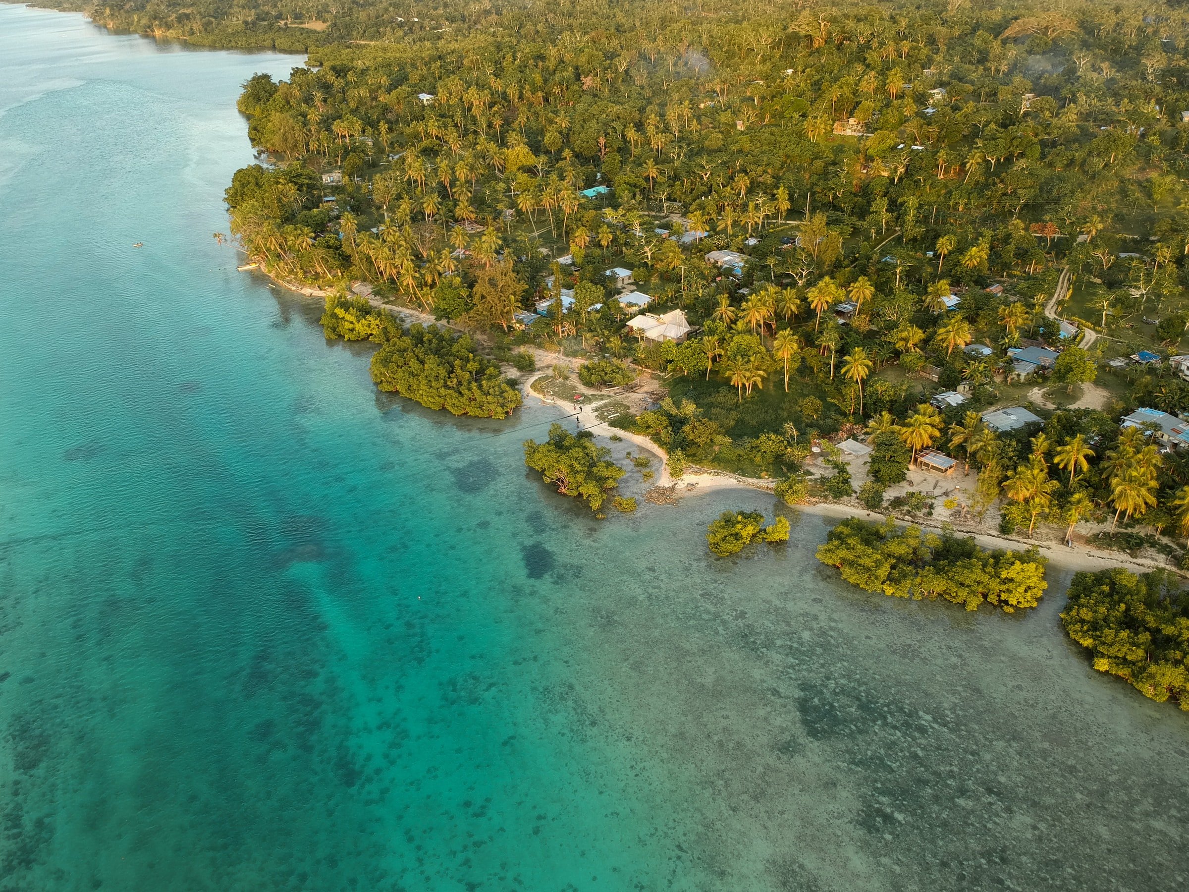 Stefan Mandel hatte auf der Südpazifik-Insel Vanuatu mit seinen Gewinnen ein schönes Auskommen (Bild: Fábio Hanashiro / Unsplash).