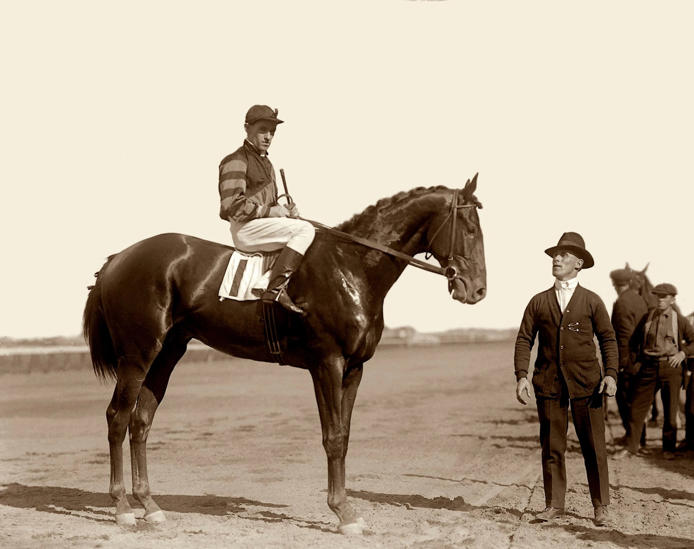  Vollbluthengst Man O'War mit Jockey John Loftus.