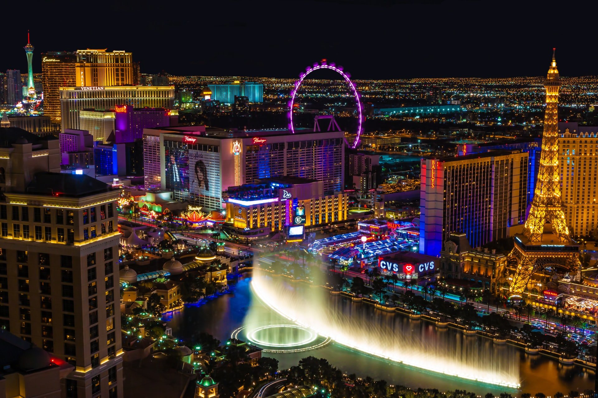 Blick über Las Vegas bei Nacht.