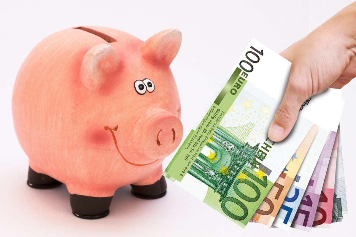 Rosa Sparschwein Geldscheine Euro