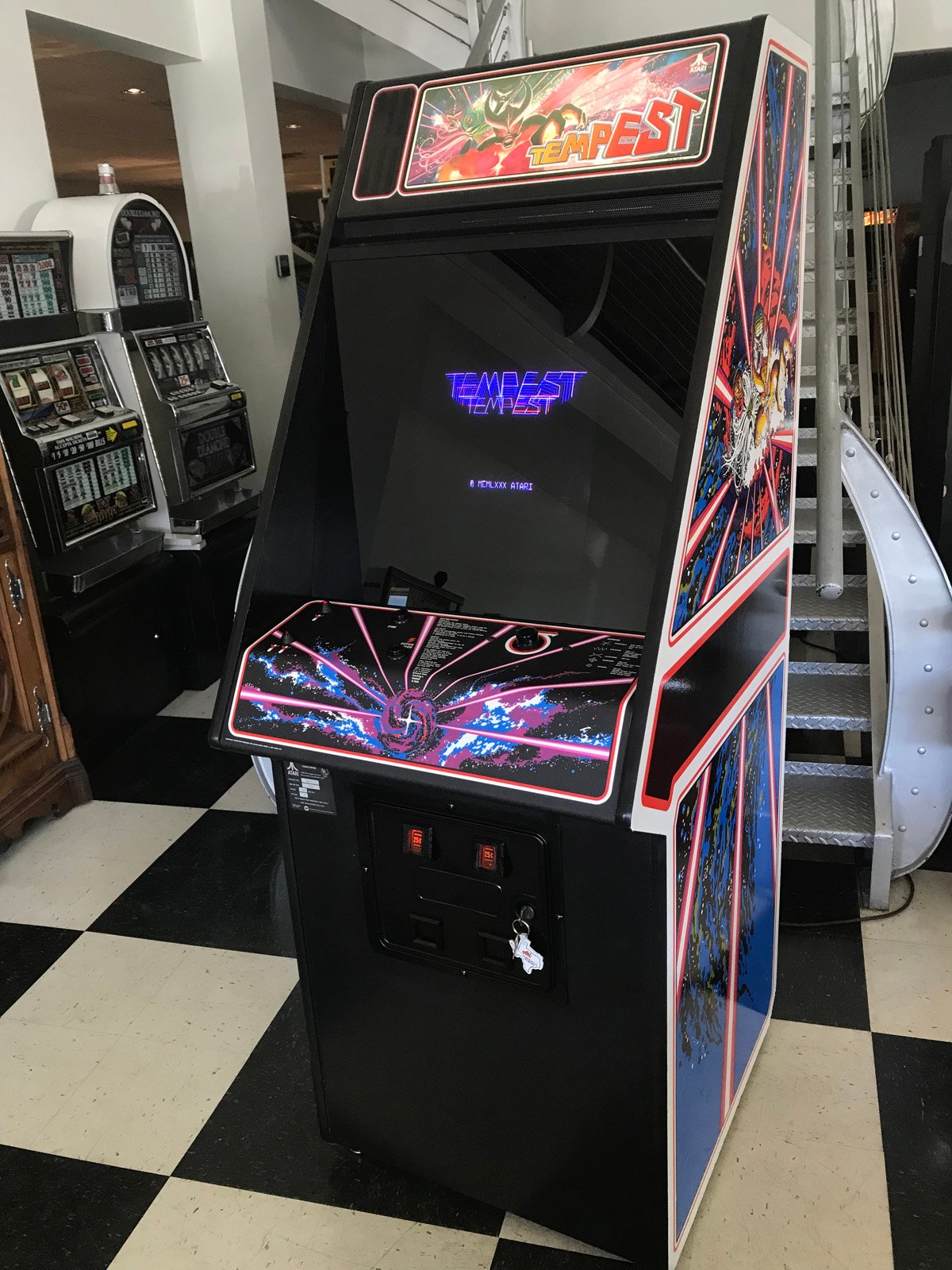 Polybius könnte einfach ein Prototyp des Arcade-Videospiels "Tempest" von Atari gewesen sein.