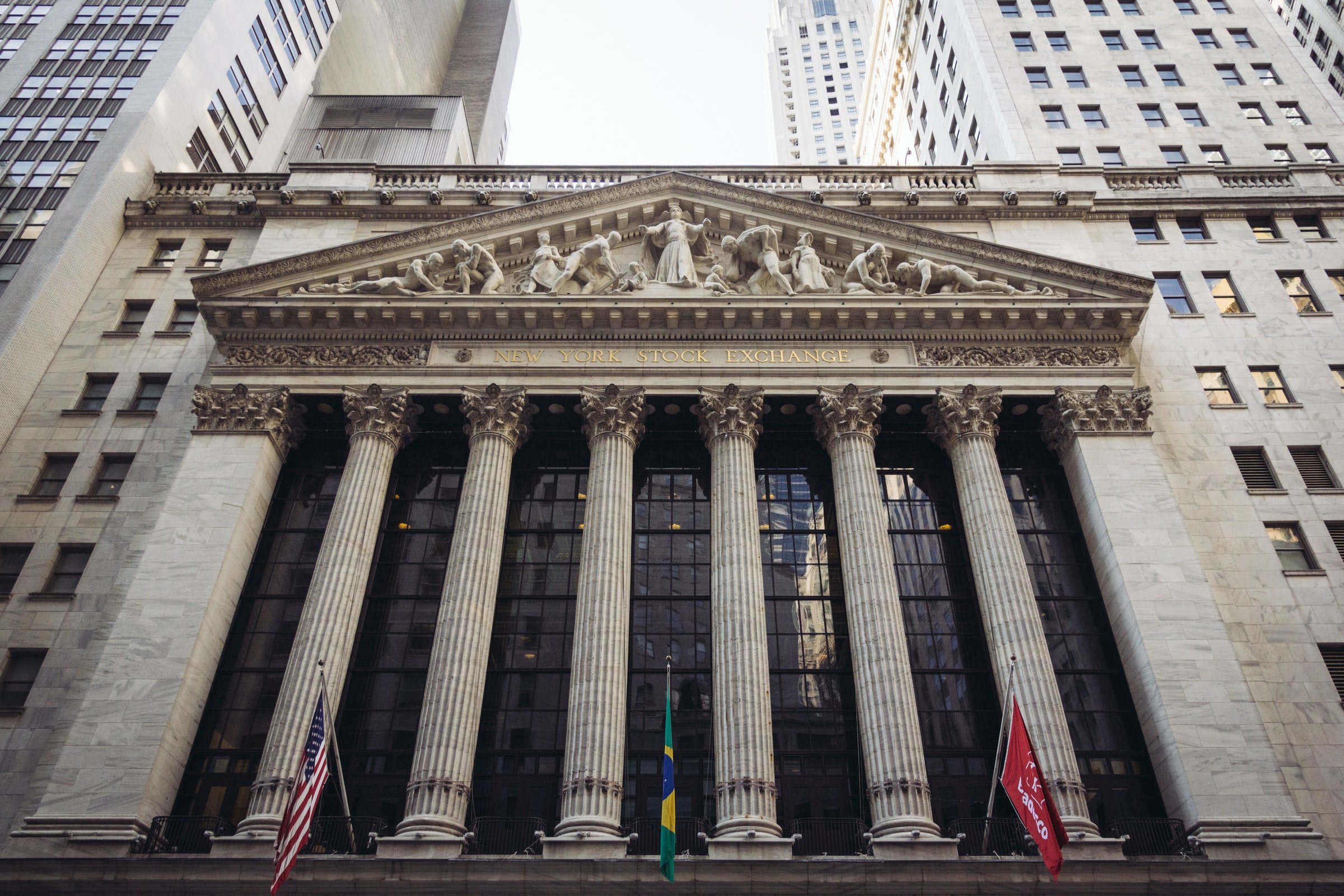 Außenaufnahme der New Yorker Börse, Wall Street.