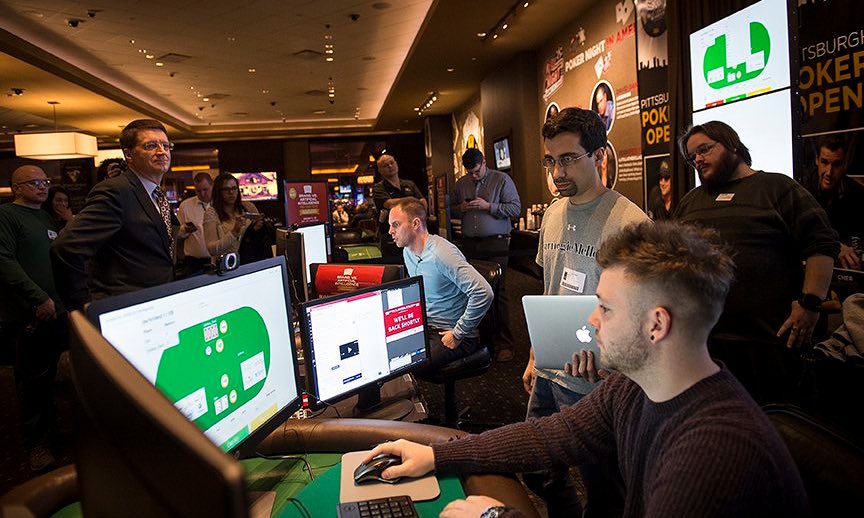 Daniel McAuley sitzt im Rivers Casino vor seinem Spiel gegen Libratus.