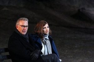 Szene aus Molly's Game mit Kevin Costner und Jessica Chastain