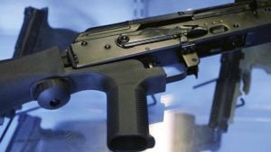 Waffe mit Bump-Stock