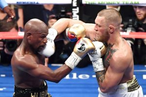 Floyd Mayweather und Conor McGregor im Ring