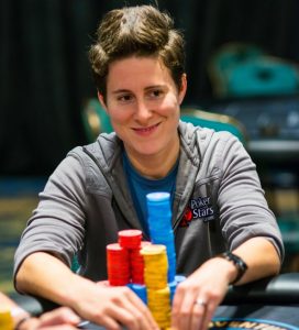 Vanessa Selbst mit Chips