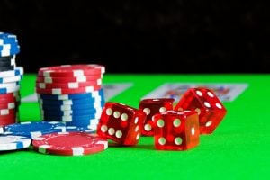 Würfel und Spielchips