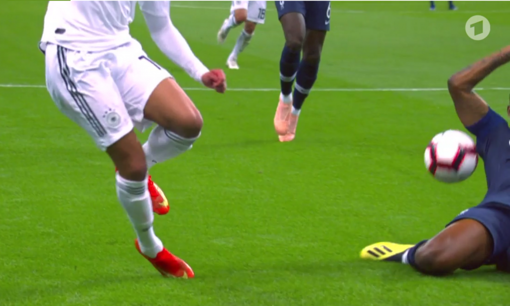 Kimpembe Handspiel