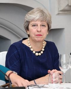 Theresa May am Tisch