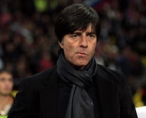 Joachim Löw mit Schal