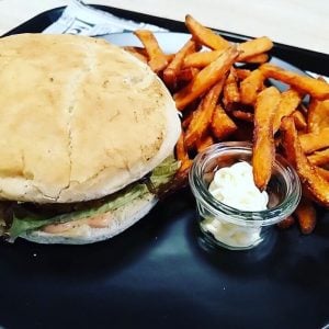 Hamburger und Pommes Frites