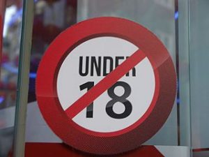 Under 18 Schild