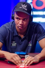 Phil Ivey an einem Pokertisch