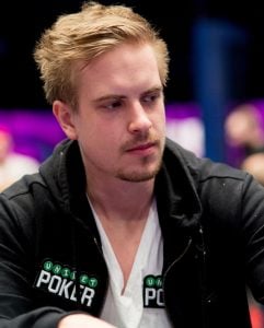 Viktor Blom am Pokertisch