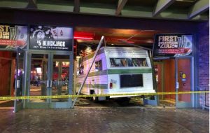 Wohnmobil krachte in Casinofront