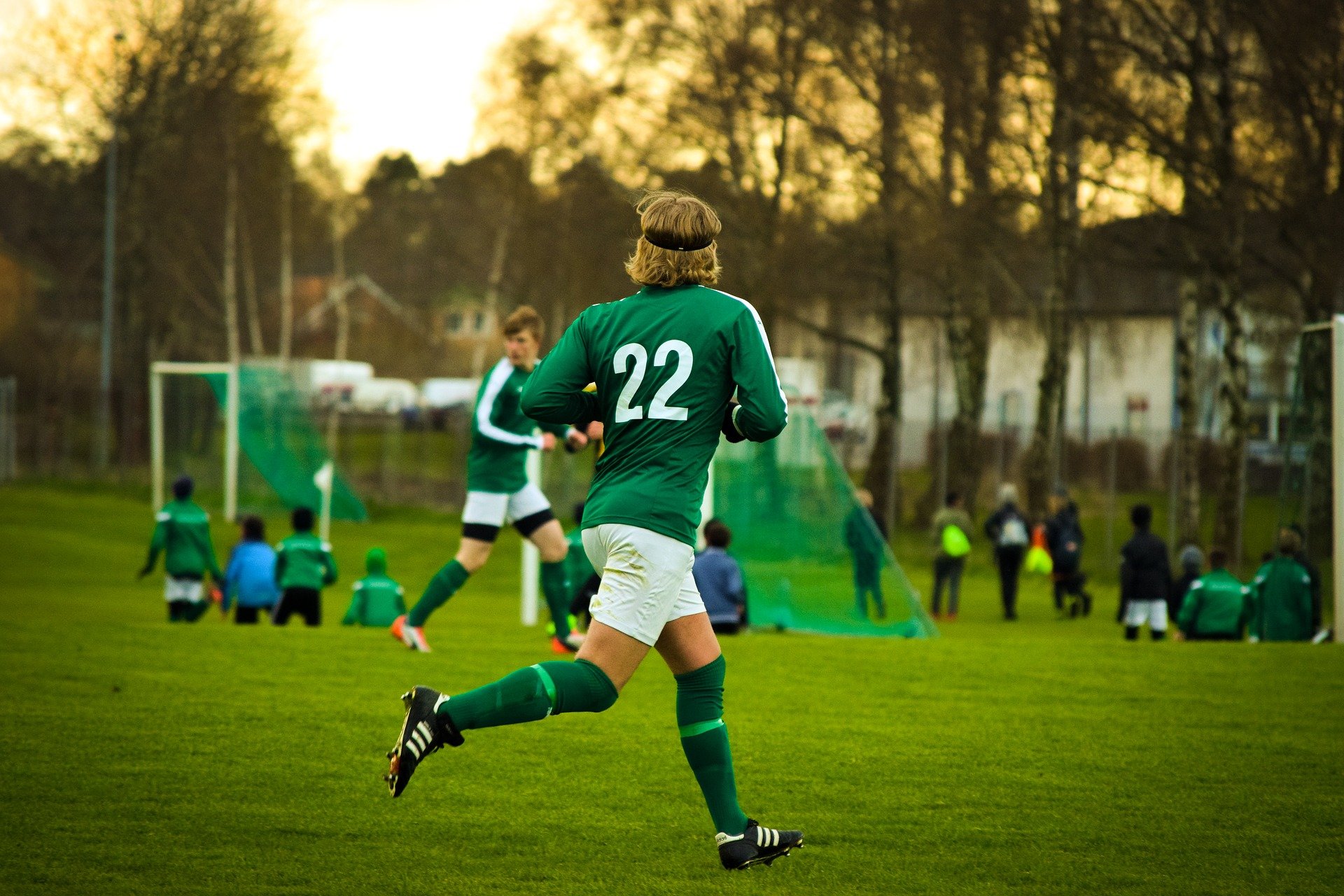 Fußball, Rasen, Jugendlicher