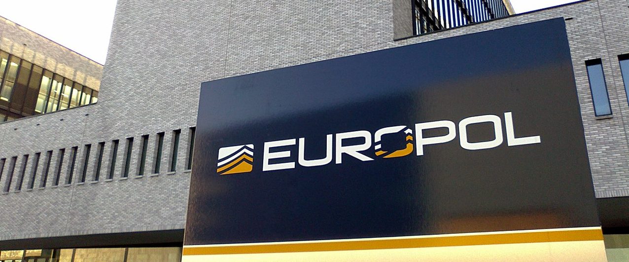 Das Europol-Gebäude in Den Hague|Webstresser-Website ist offline|Webstresser Website offline|Hacker am PC
