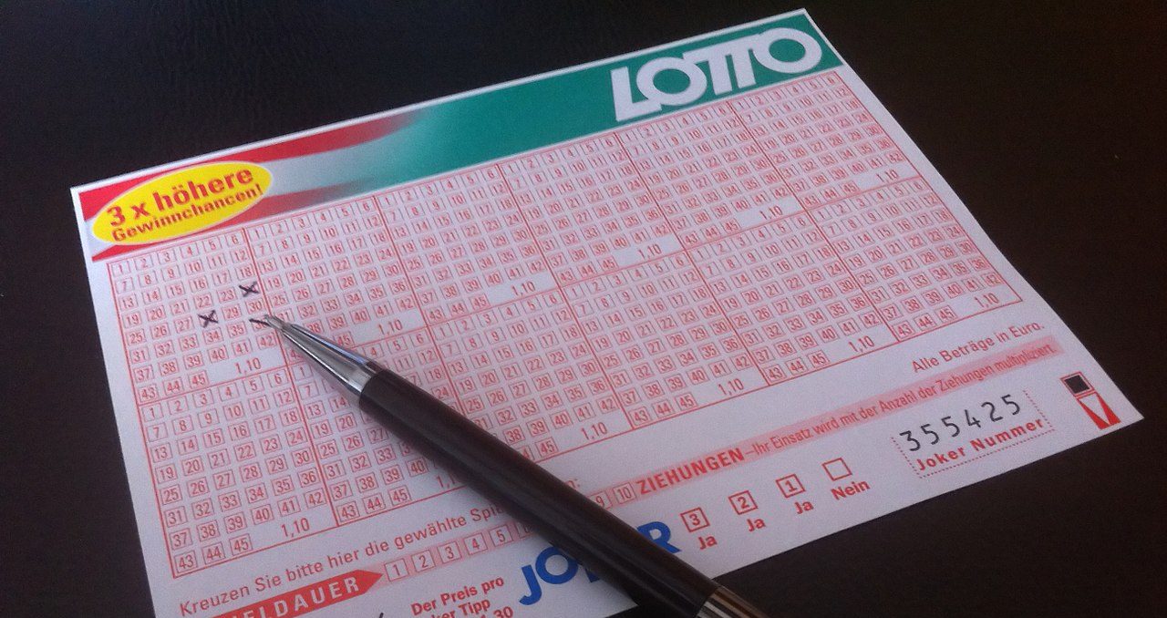 Lottoschein Österreich|Ein Lottoschein|Lottokugeln