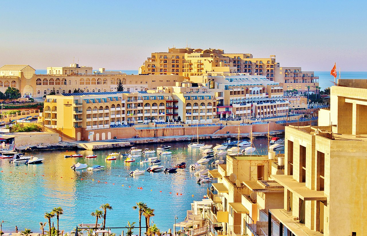 Die Bucht von St. Julians|Promo-Anzeige für das Battle of Malta|Patrik Antonius im Jahre 2008