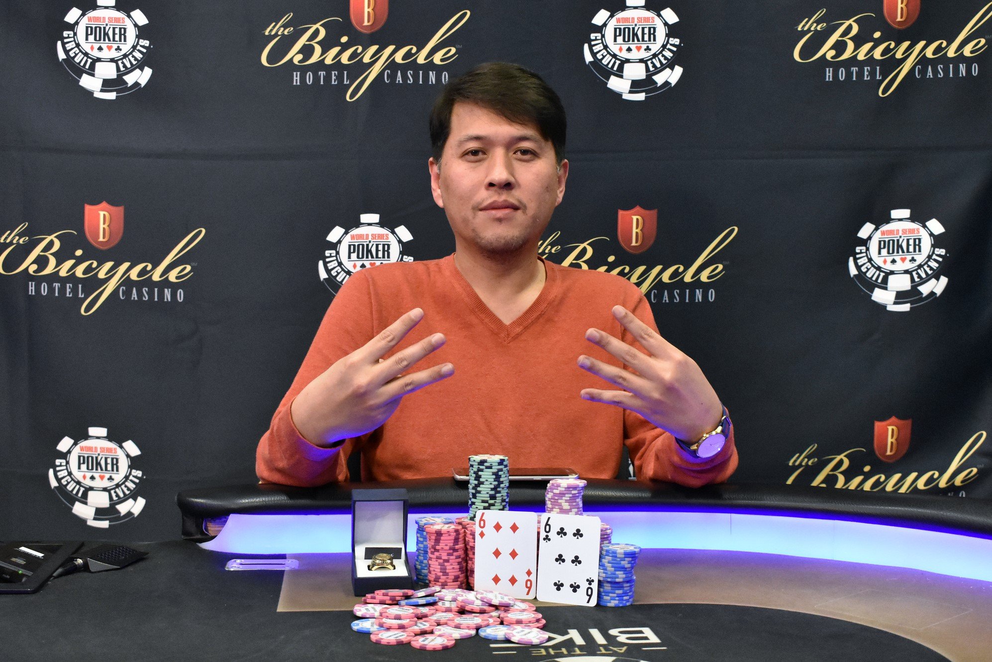 Sean Yu am Pokertisch|WSOPC-Ring mit Geld|
