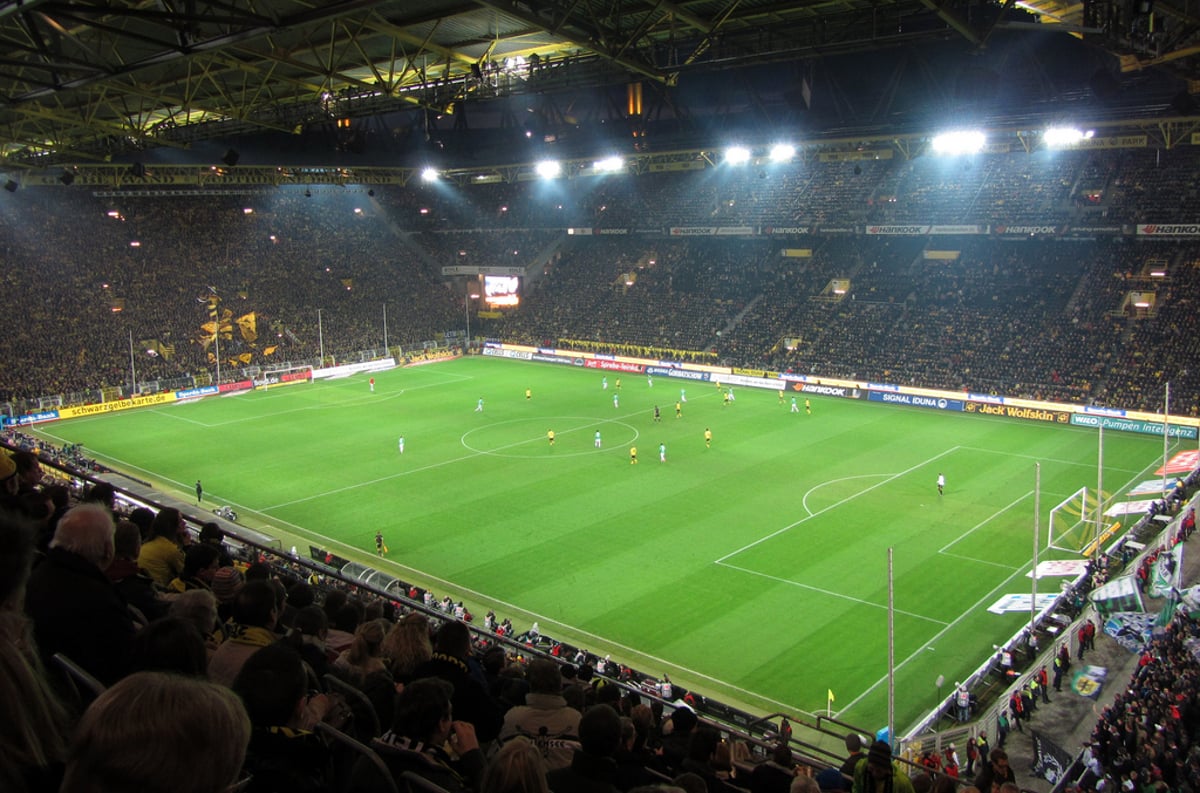 Spieler Fußballstadion Dortmund|DFB-Pokal|Fußballspieler Claudio Pizarro