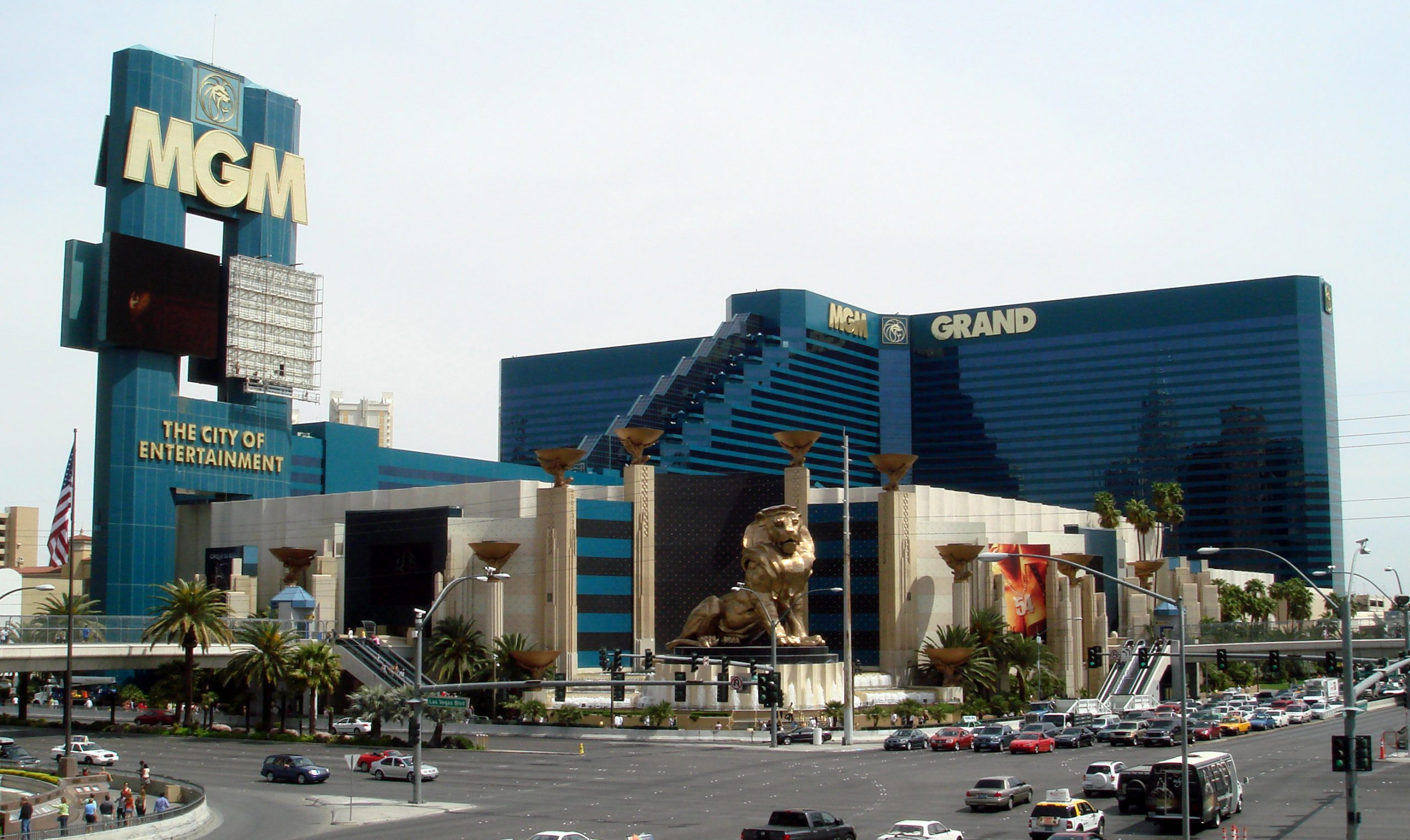 MGM Grand Hotel bei Tag||Keith Thurmann landet einen Schlag bei seinem Gegner