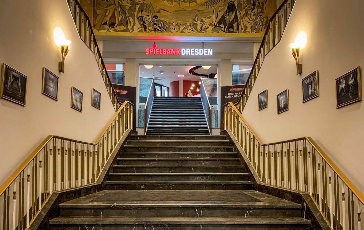 Eingang Spielbank Dresden|Frank Schwarz|Automatenspiel (Bild: Sächsische Spielbanken) Spielautomaten