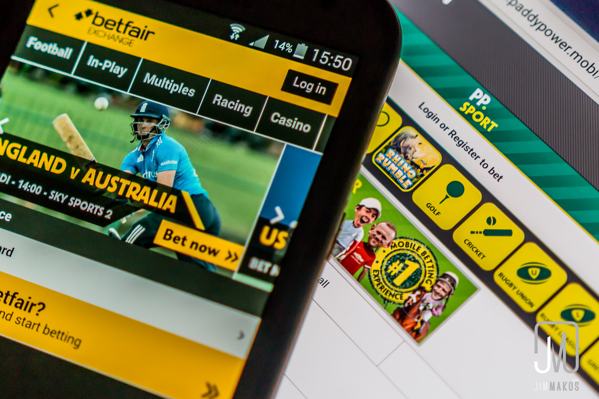 Apps von Sportwettenanbietern|Formel-1-Fans beim Feiern