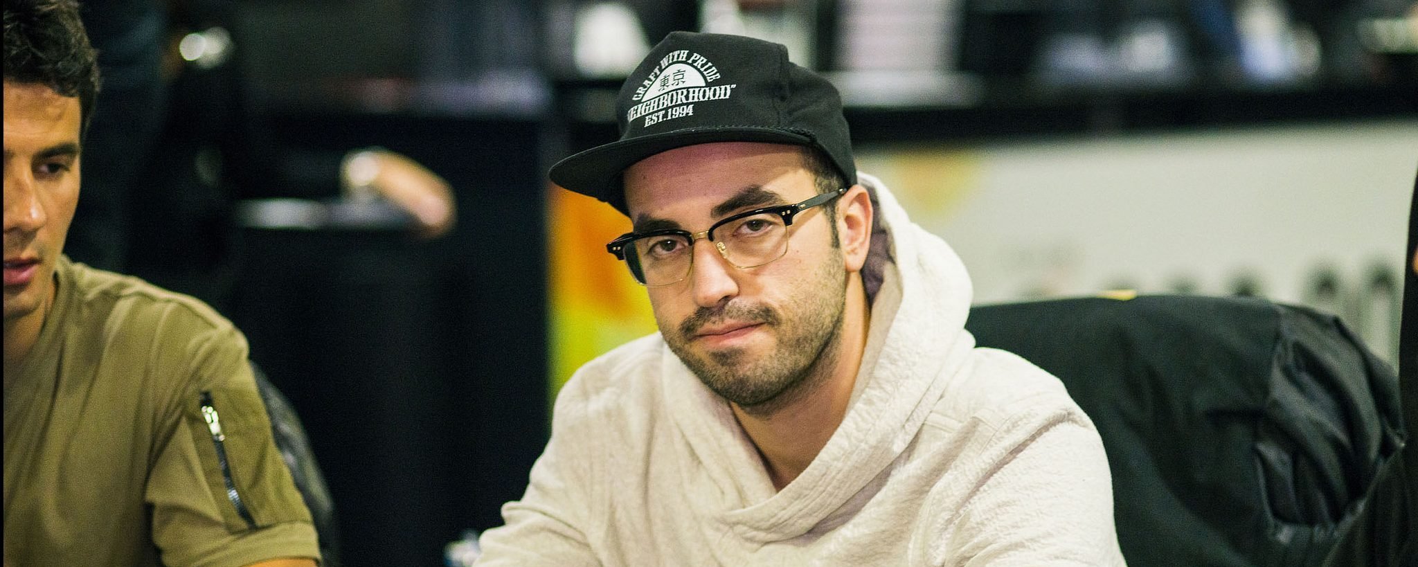 Bryn Kenney am Pokertisch|Aria bei Nacht|Aria Casino bei Nacht|Aria bei Nacht|Nick Schulman mit Basecap|Schindler bei der WSOP 2014