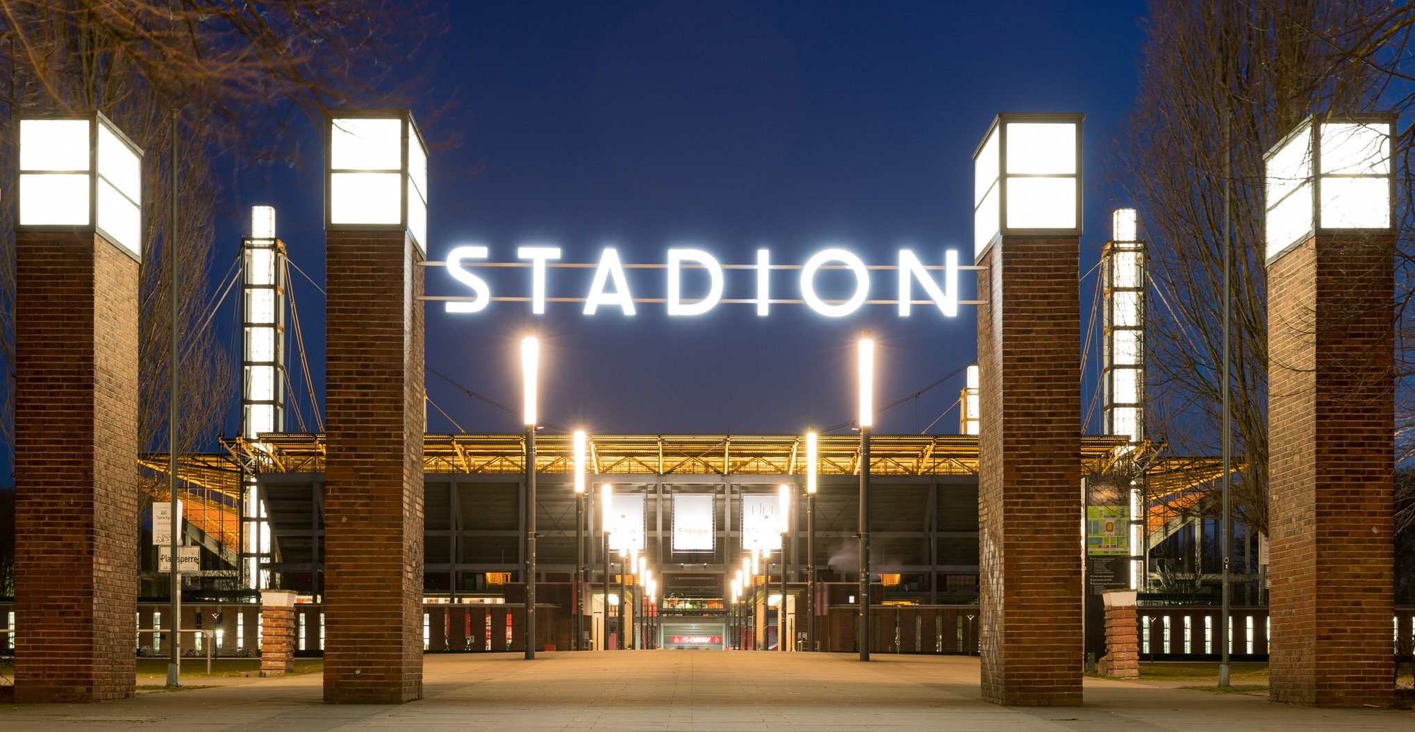 Stadion Leuchtschild|BVB Flagge|RB Flagge