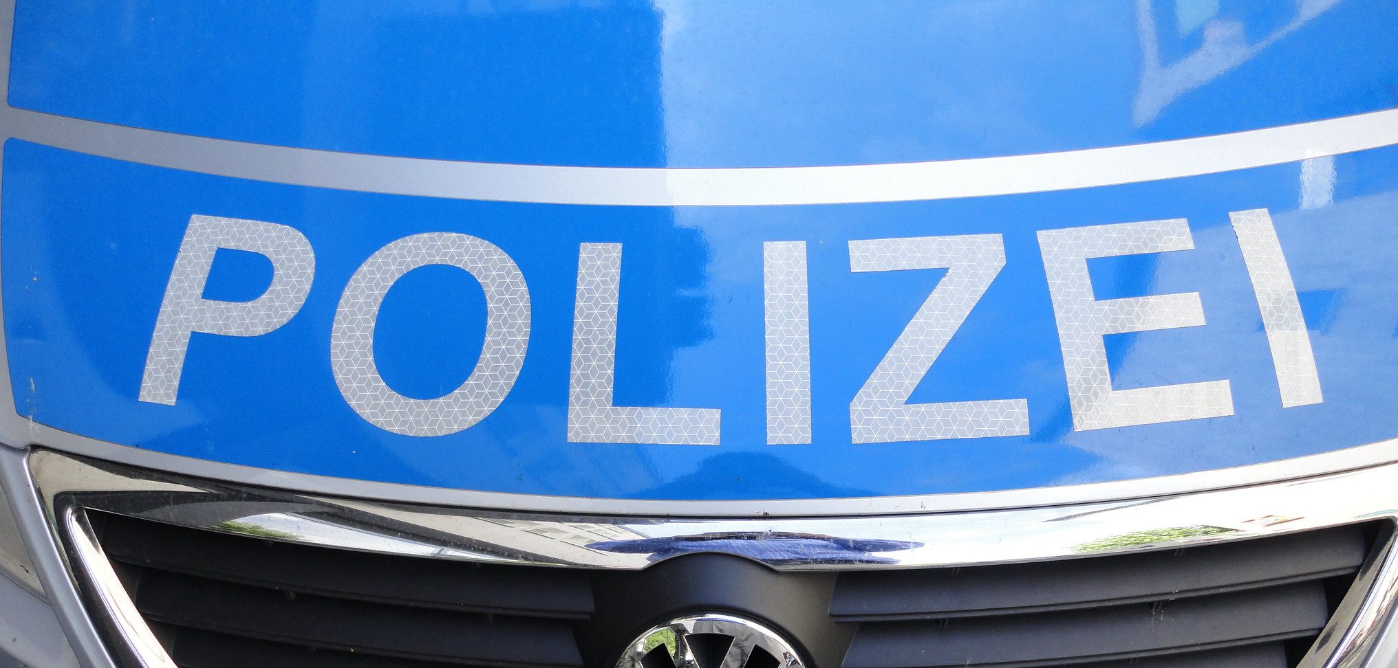 Motorhaube eines Polizeiautos