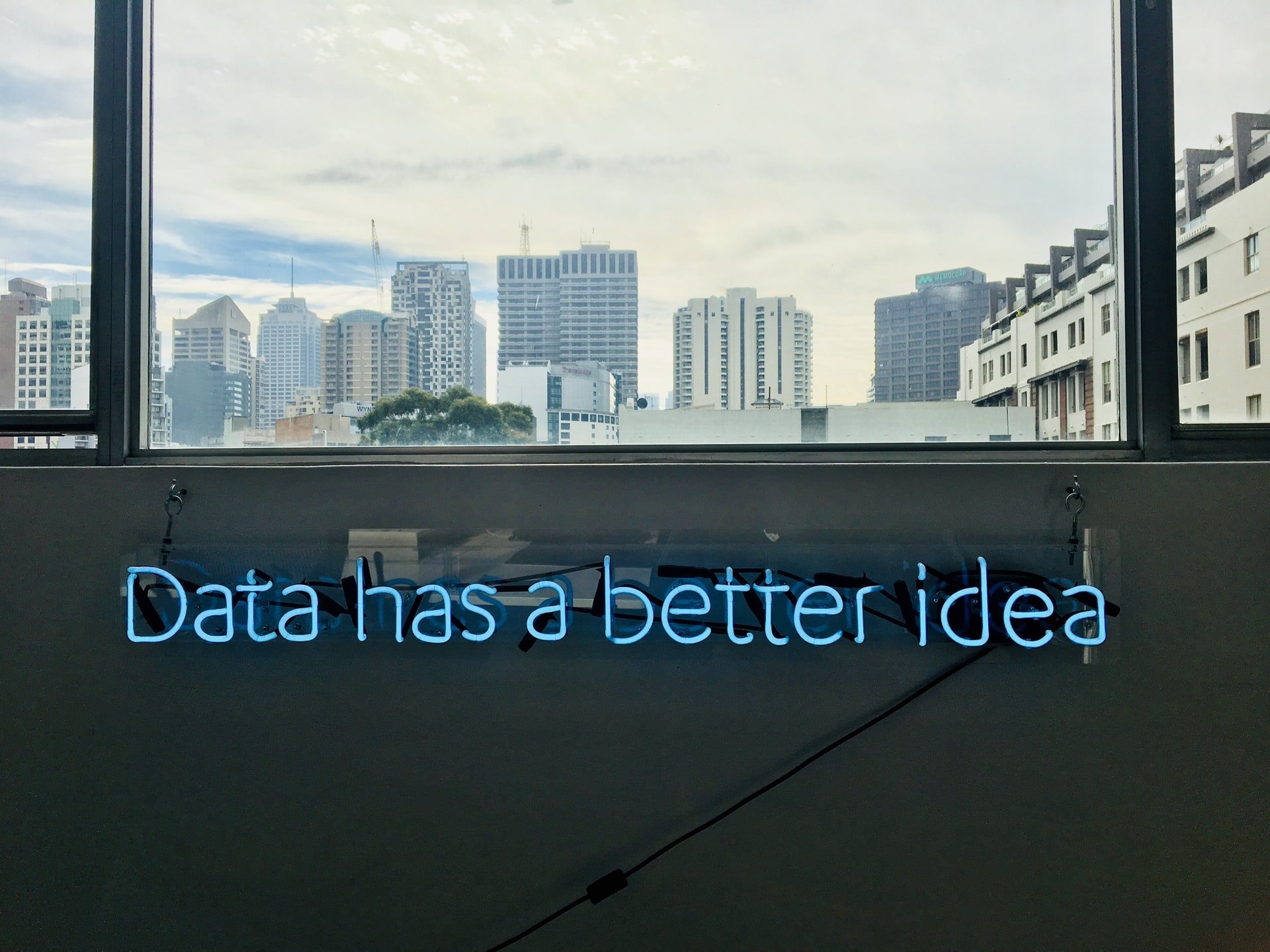 Schriftzug Data has a better idea unter Fenster