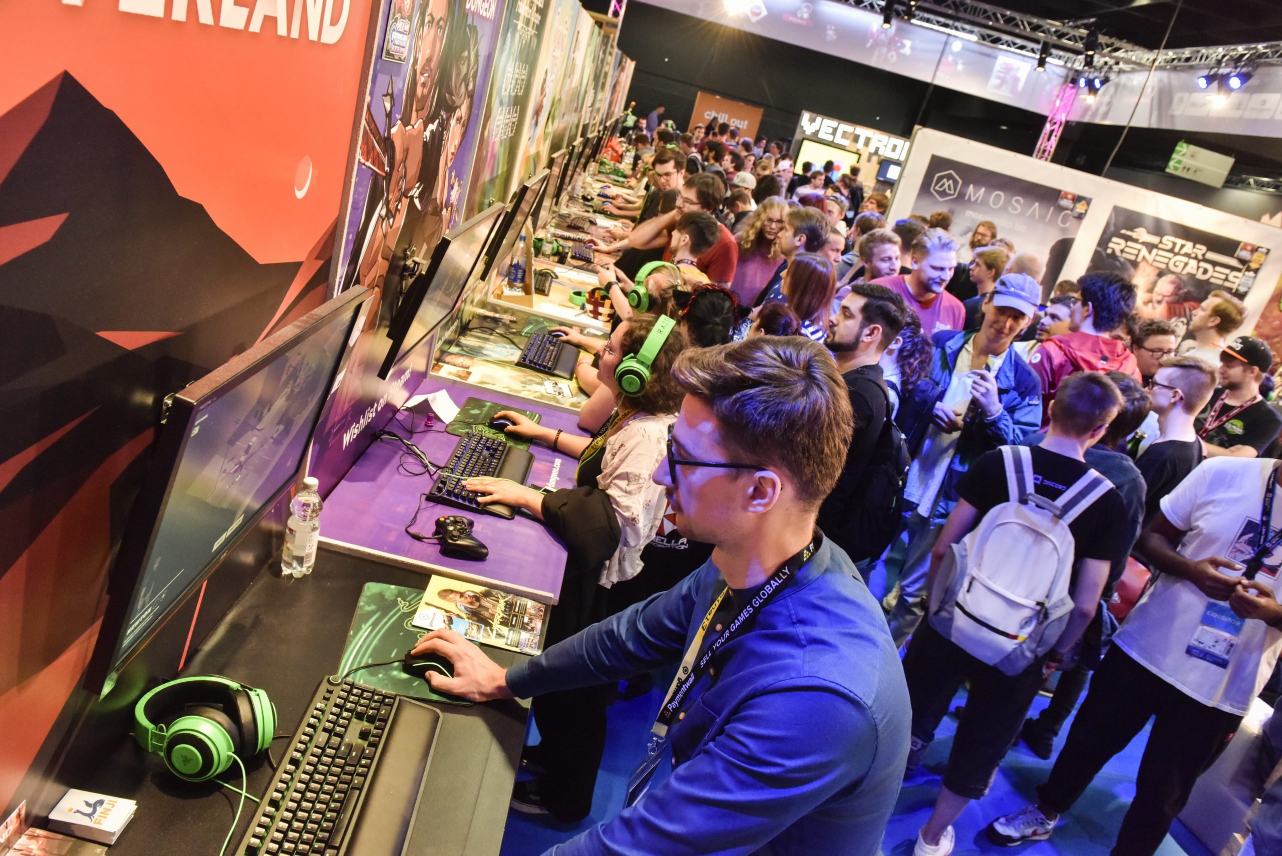 Gamescom 2019: Besucher im Indie Village|Besucher auf der Gamescom 2019 (Bild: koelnmesse)|Besucher der Gamescom 2019 im Indie Village