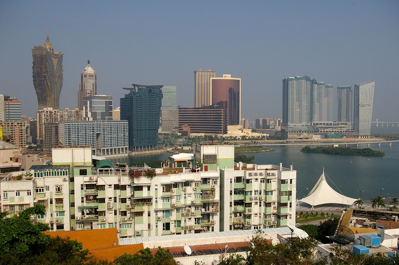 Macau Skyline|Rauchverbot Macau|Roulettetisch