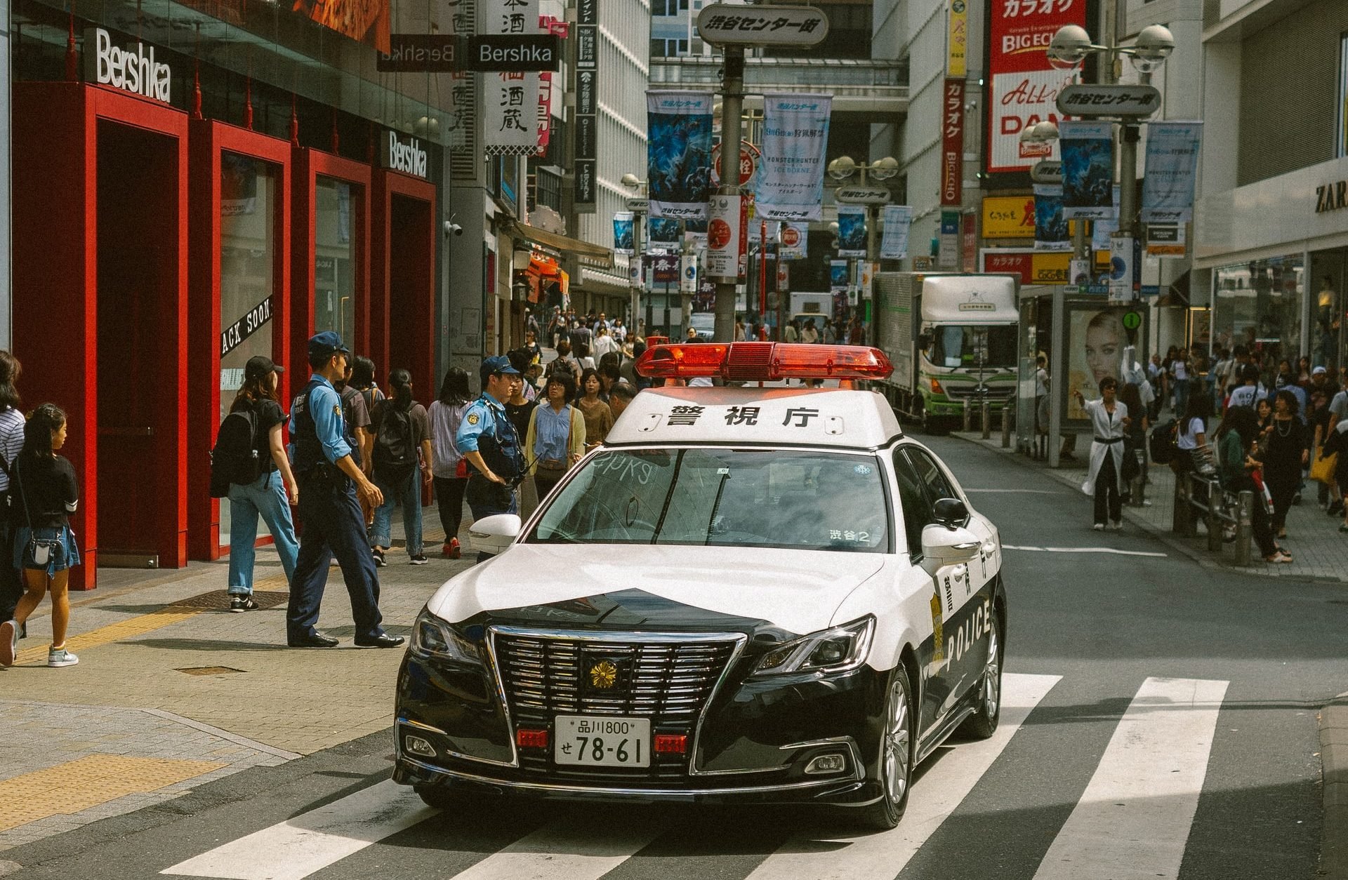 Polizeiwagen Japan Strassenszene