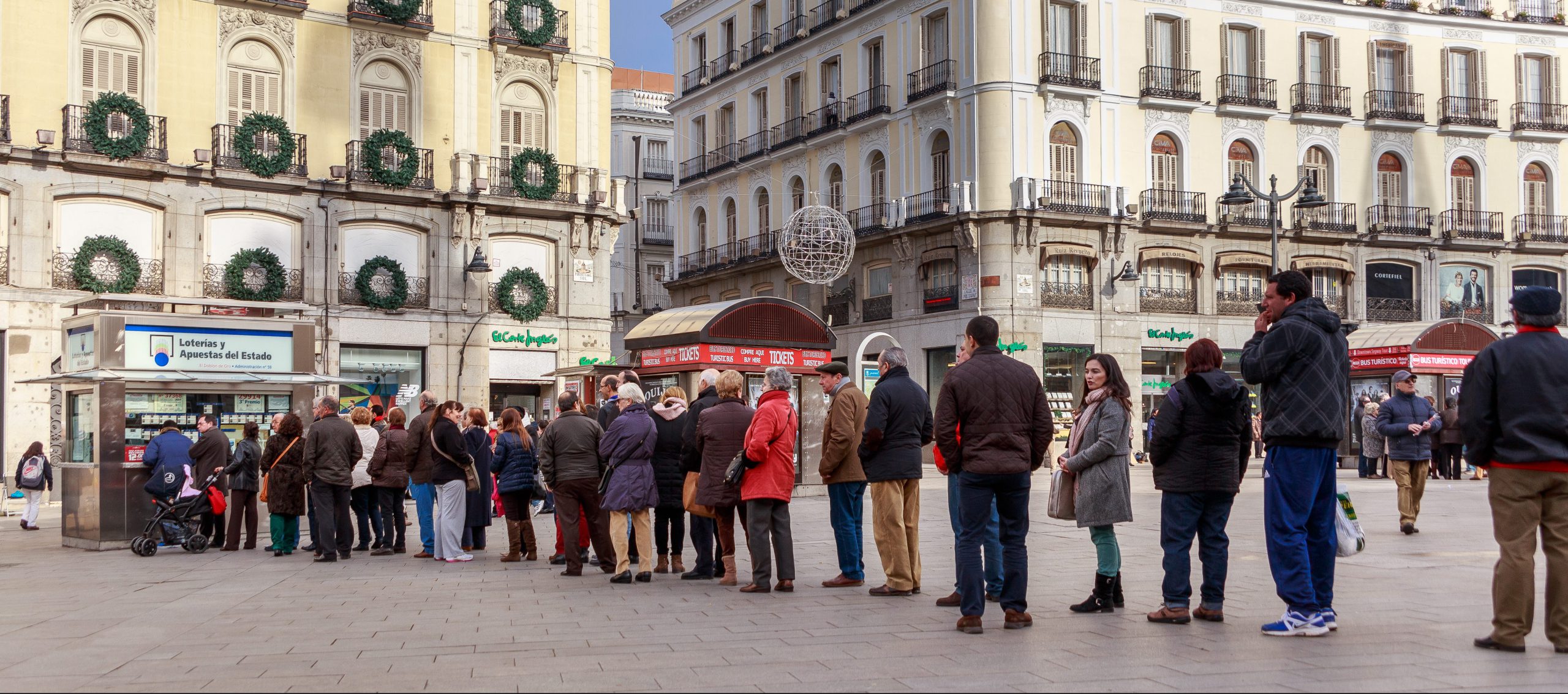 Puerta del Sol in Madrid|Sort|Colegio San Ildefonso Madrid