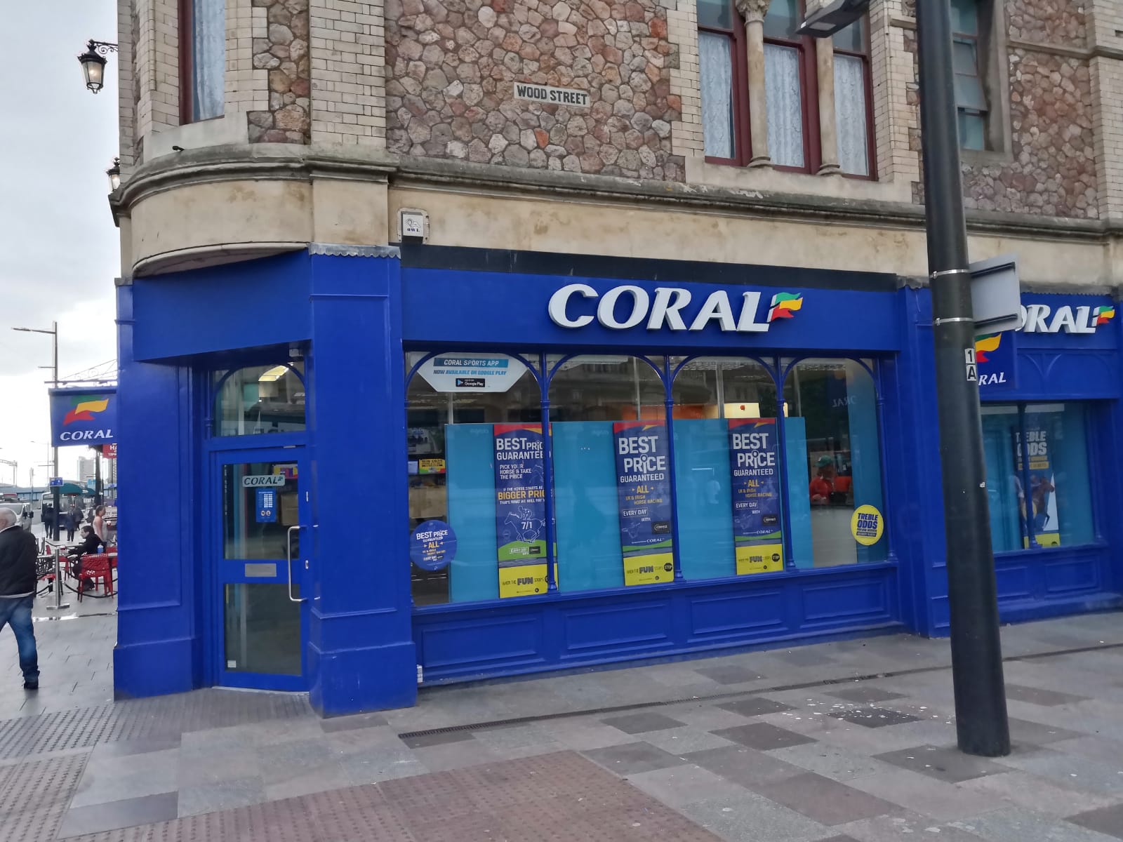 Coral Wettbüro von außen|PaddyPower Wettbüro von außen