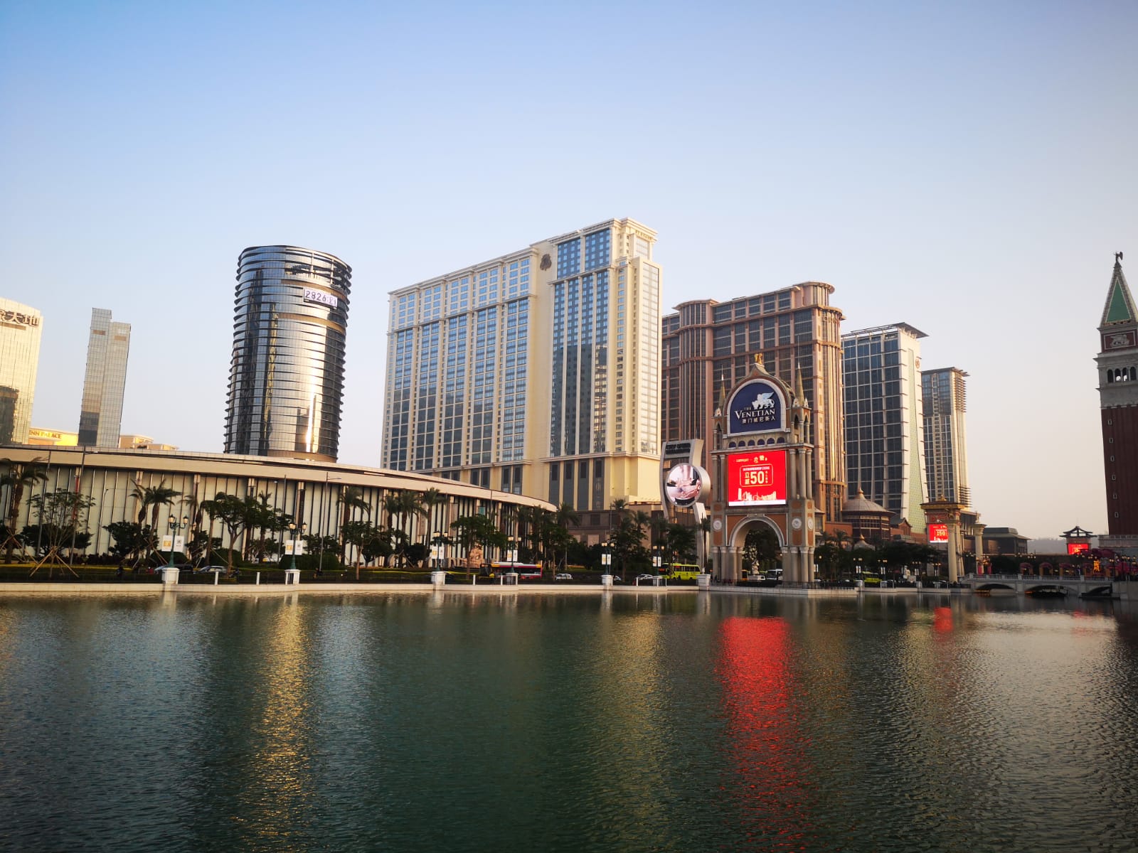 Macau Casinos|Macau bei Nacht|Parisian Casino Eiffelturm Macau