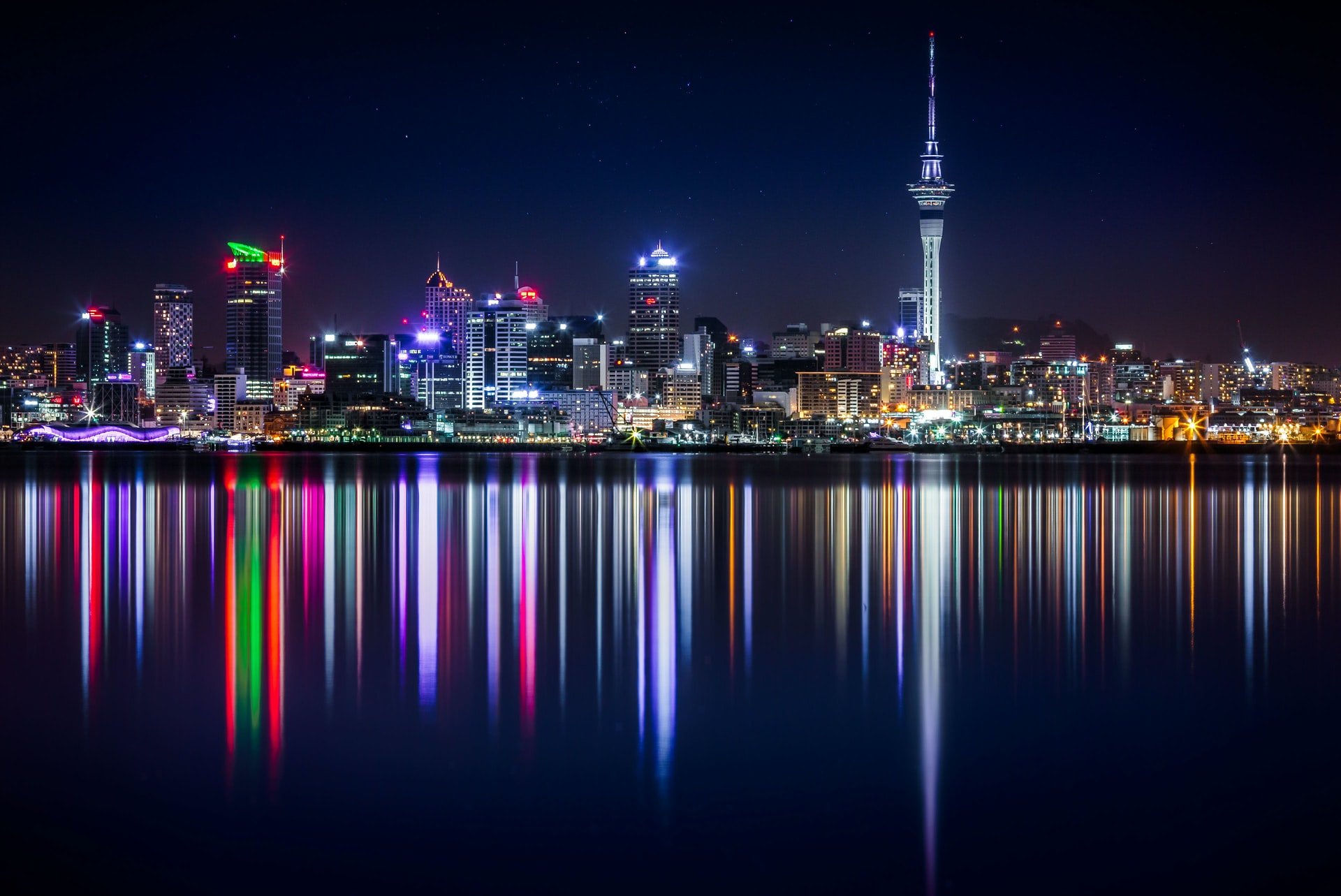 Skyline Auckland bei Nacht
