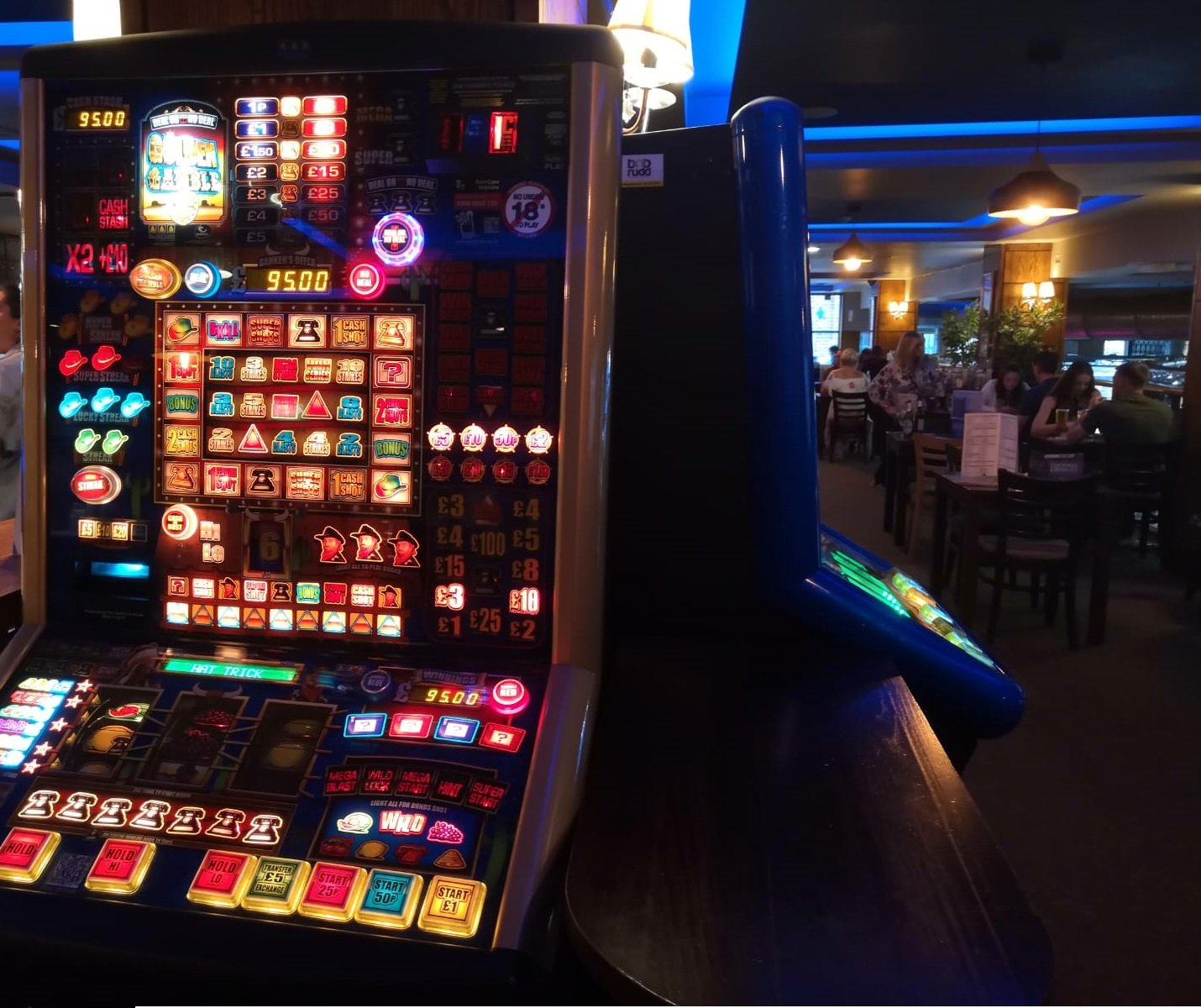Spielautomaten im Pub Restaurant|Spielautomat in Pub Restaurant