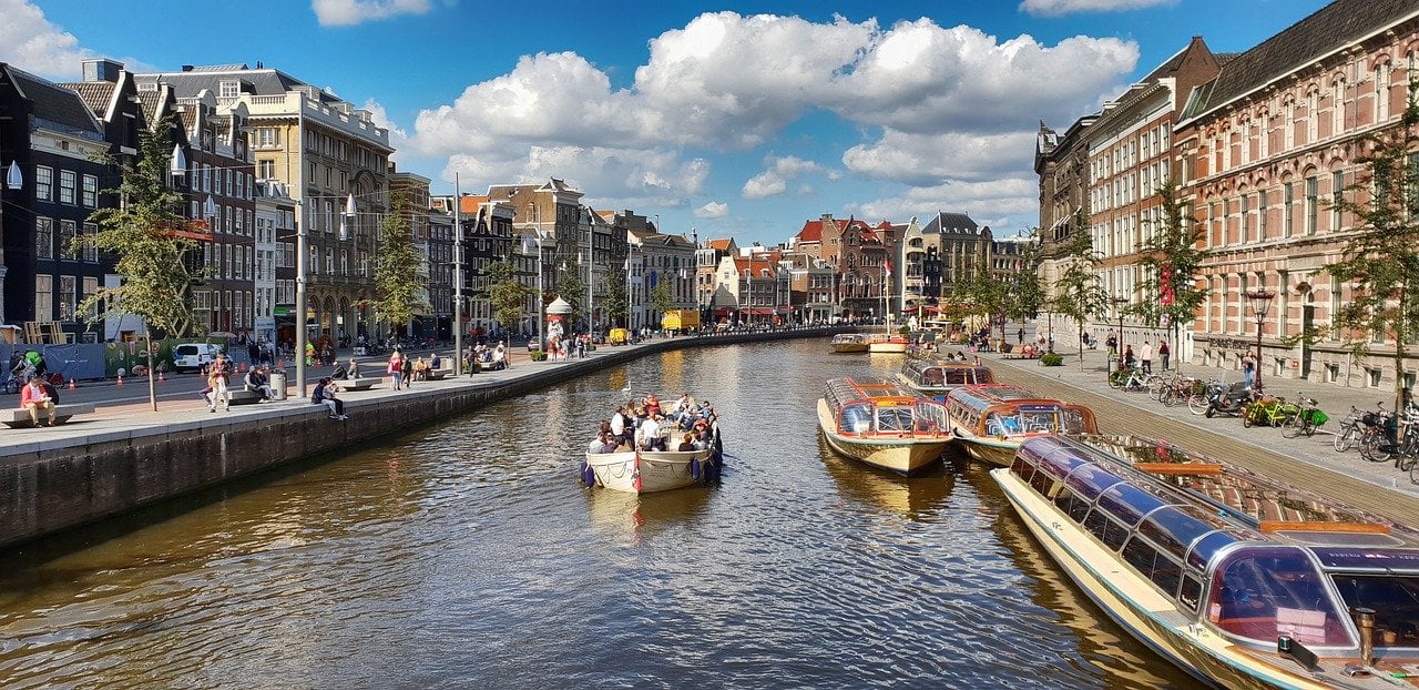 Amsterdam Kanal und Häuser