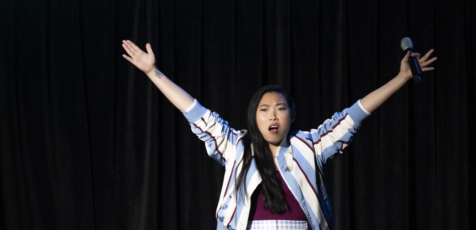 Awkwafina auf einer Bühne