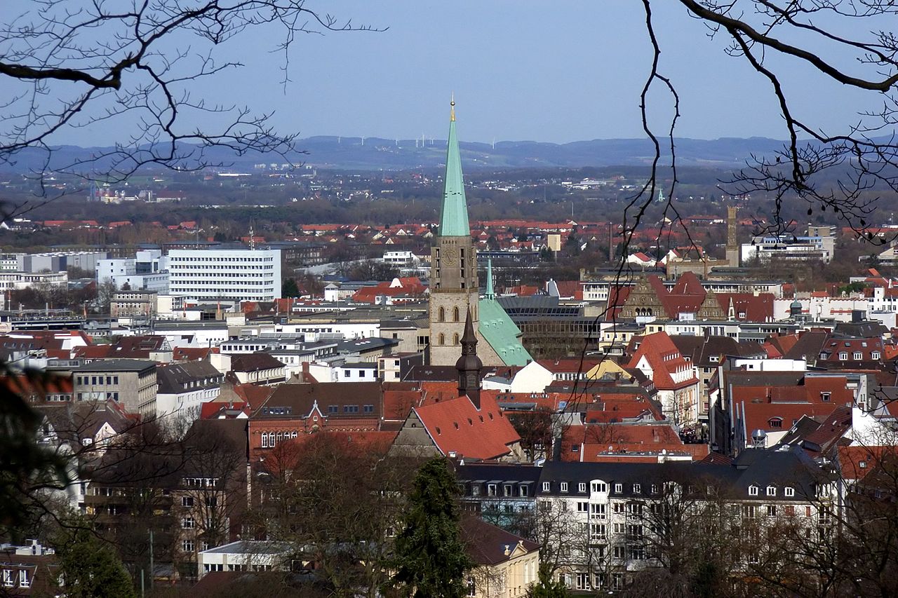 Blick über Bielefeld|James Randi Portrait|Echsenwesen