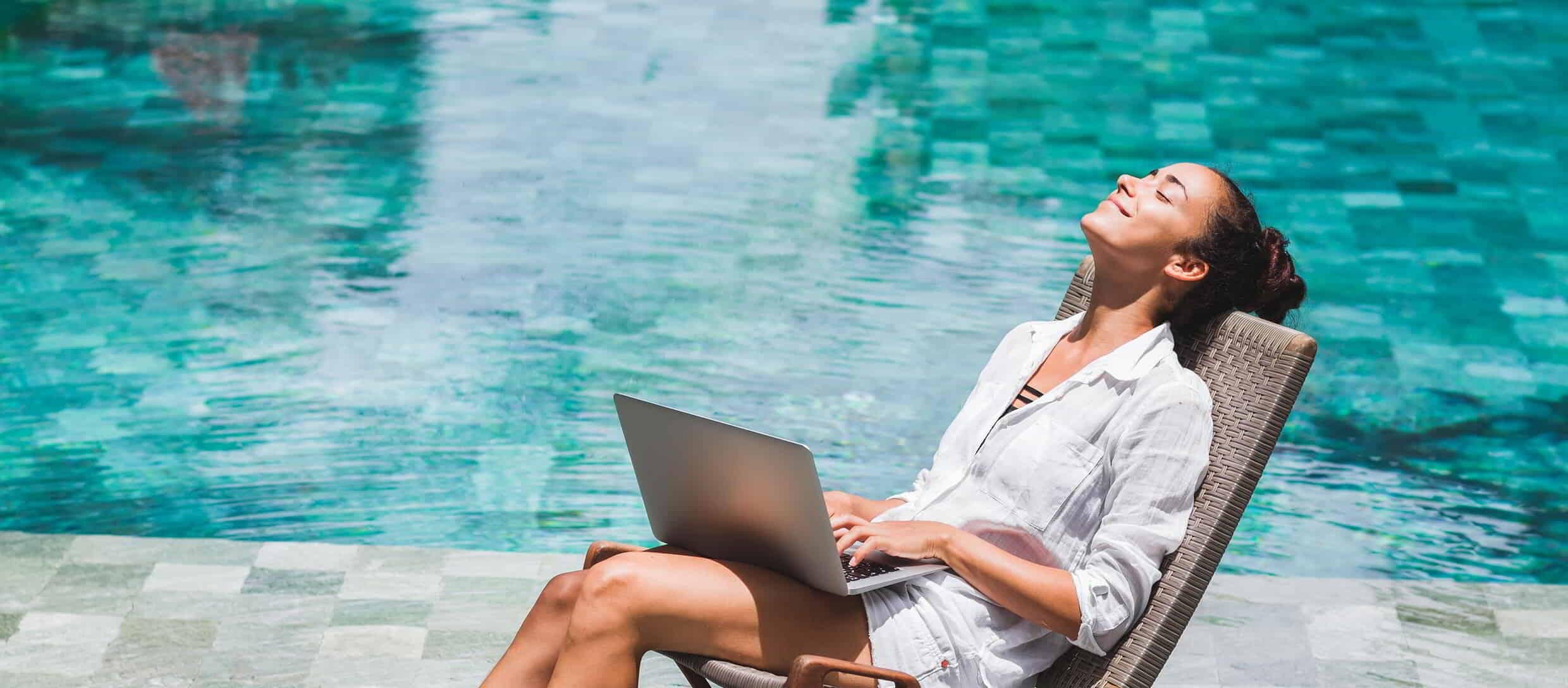 Frau mit Laptop